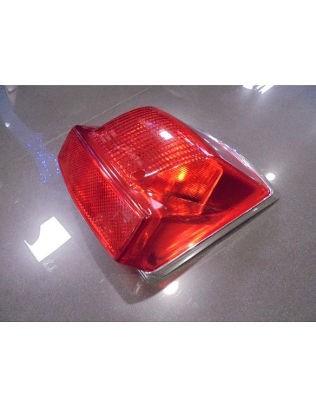 PILOTO TRASERO VESPA PX 125-150-200CC RECUPERADO(FALTA CRISTAL INFERIOR LUZ MATRICULA)