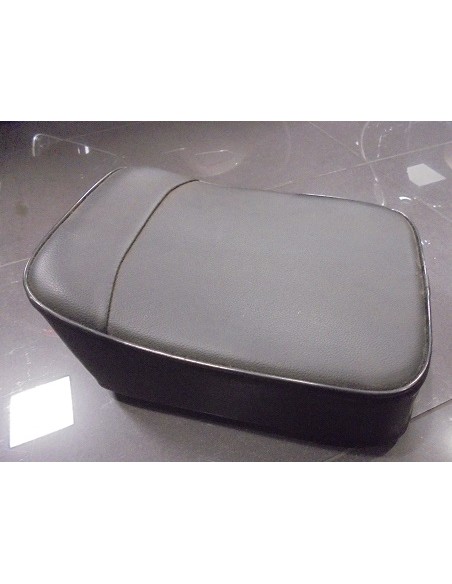 SILLIN TRASERO MONOPLAZA VESPA CLASICA (PEQUEÑO ROTO EN ESQUINA)