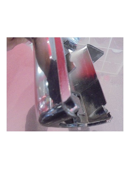 TAPA TRASERA MANILLAR VESPA LX 50-125CC(RECAMBIO DE EPOCA CON UNA PATILLA ROTA)