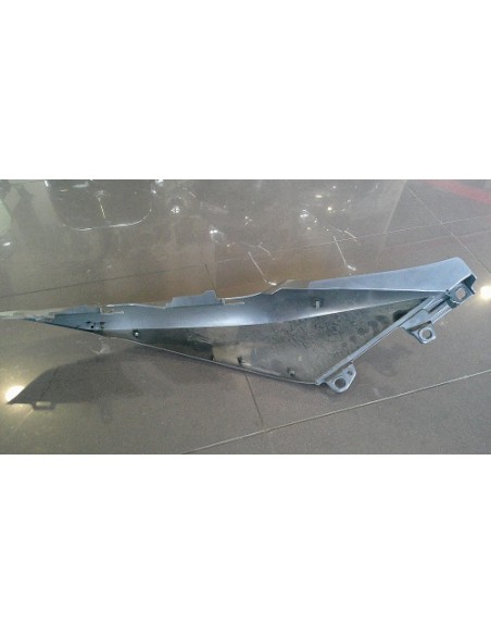 TAPA LATERAL TRASERA IZQUIERDA YAMAHA X MAX(2024/2025) RECUPERADA CON PEQUEÑO RASGUÑO